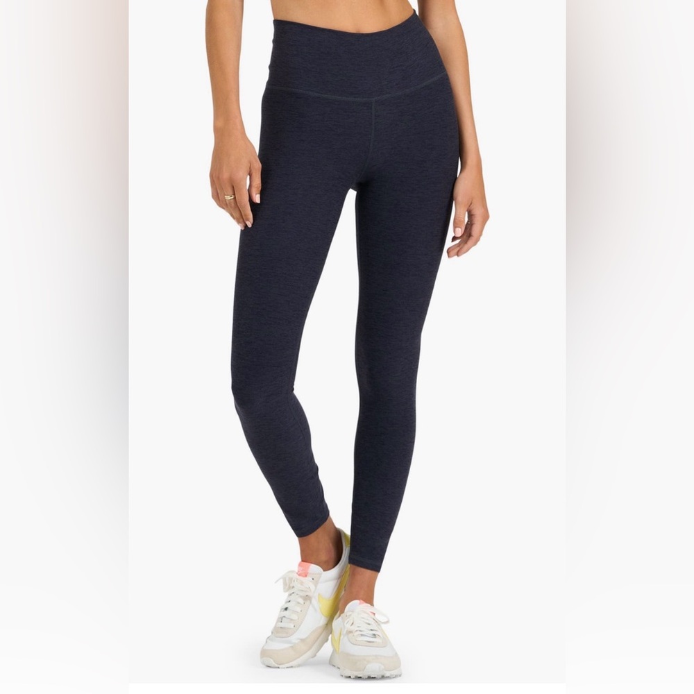 Vuori Women's Navy Leggings